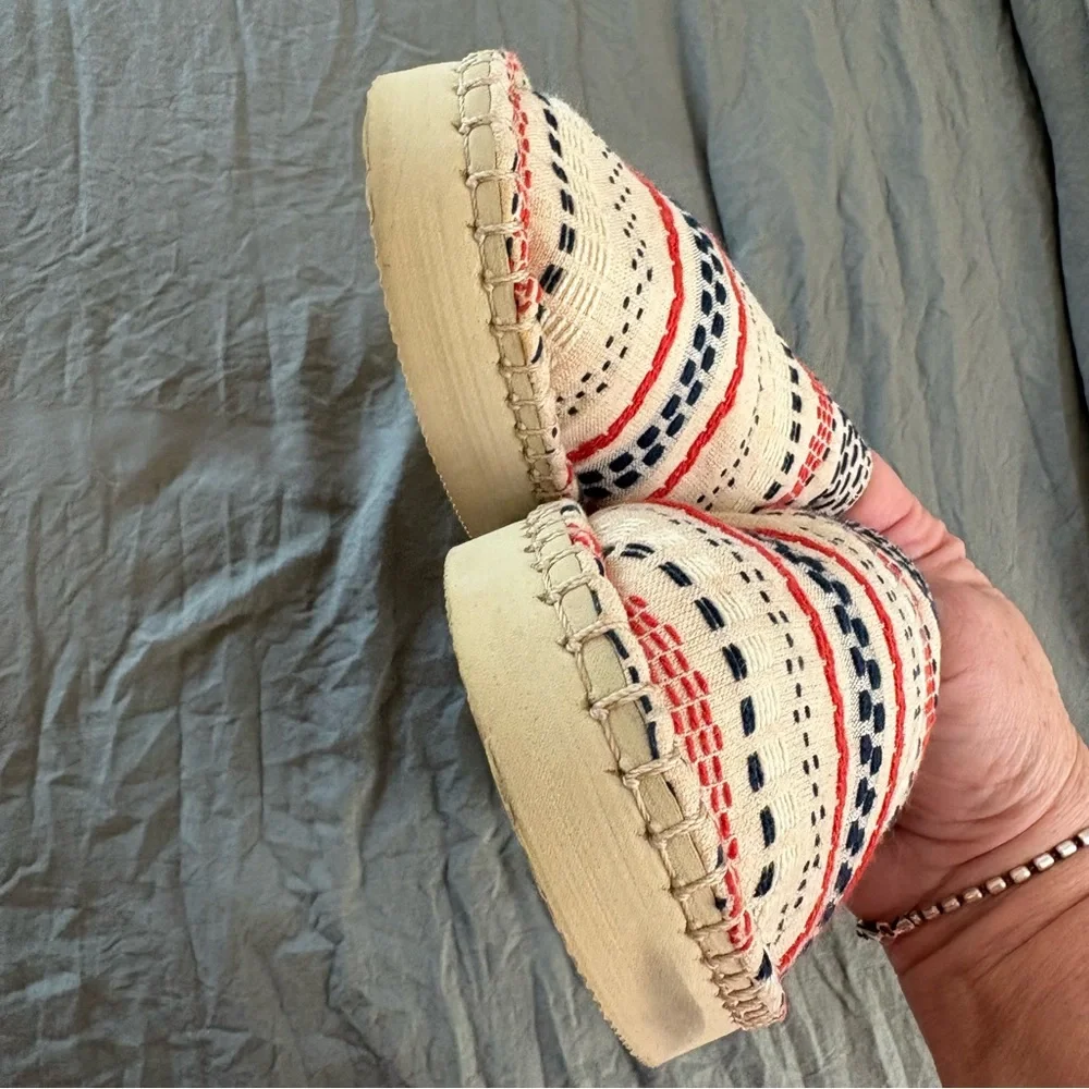 Havaianas Classic Flatform Espadrilles. Size 9.